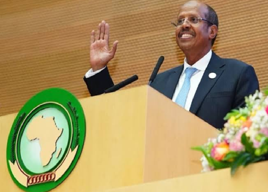 رئيس مفوضية الاتحاد الإفريقي يهنئ المنتخبات الإفريقية المتأهلة إلى مونديال 2026، ومن بينها المغرب رئيس مفوضية الاتحاد الإفريقي يهنئ المنتخبات الإفريقية المتأهلة إلى مونديال 2026، ومن بينها المغرب
