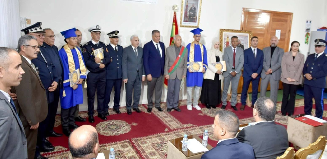 الحسيمة : أسرة الأمن تحتفي بالمتفوقين والمتقاعدين في “حفل التميز والإبداع” الحسيمة : أسرة الأمن تحتفي بالمتفوقين والمتقاعدين في “حفل التميز والإبداع”