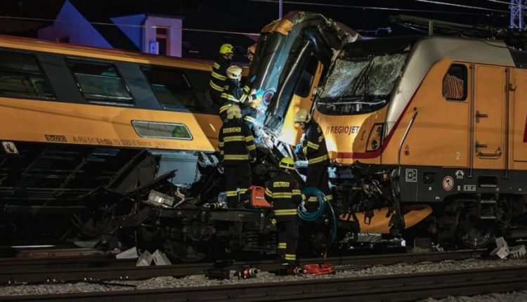 تصادم قطارين بجمهورية التشيك