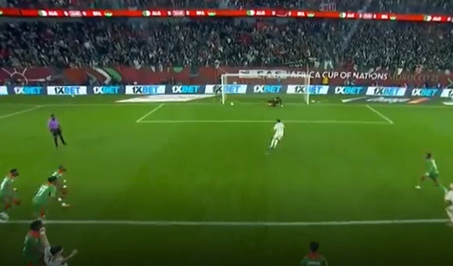 كأس إفريقيا للأمم المغرب 2025: المنتخب الجزائري يتأهل إلى ثمن النهائي بفوزه على بوركينافاسو (1-0) كأس إفريقيا للأمم المغرب 2025: المنتخب الجزائري يتأهل إلى ثمن النهائي بفوزه على بوركينافاسو (1-0)