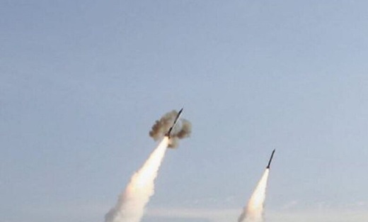 الكويت: الدفاعات الجوية تتصدى لهجمات صاروخية وطائرات مسيرة معادية الكويت: الدفاعات الجوية تتصدى لهجمات صاروخية وطائرات مسيرة معادية