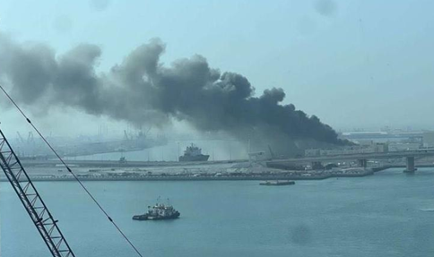 ناقلة نفط كويتية تتعرض لاعتداء إيراني بميناء دبي ناقلة نفط كويتية تتعرض لاعتداء إيراني بميناء دبي
