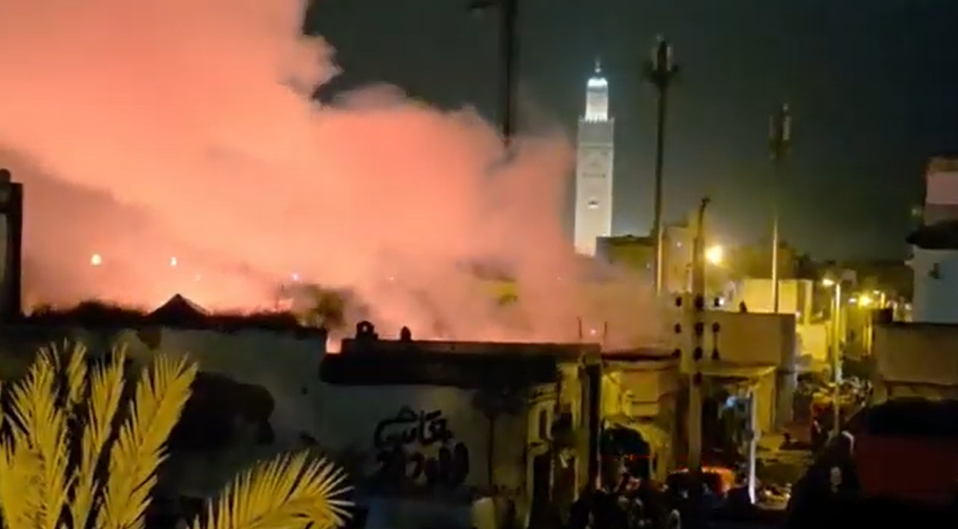 السيطرة على الحريق الذي اندلع بسوق “الدجاجية” بالمدينة القديمة في الدار البيضاء + “الفيديو” السيطرة على الحريق الذي اندلع بسوق “الدجاجية” بالمدينة القديمة في الدار البيضاء + “الفيديو”