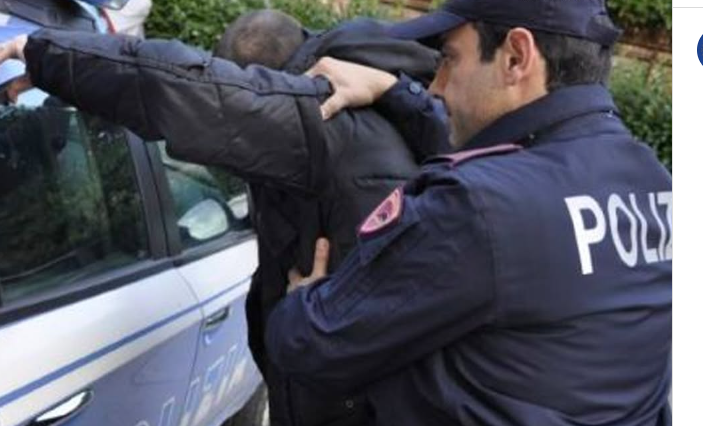 إيطاليا.. توقيف 14 جزائريا ومهرب أثناء محاولة للهجرة غير الشرعية قرب كالياري إيطاليا.. توقيف 14 جزائريا ومهرب أثناء محاولة للهجرة غير الشرعية قرب كالياري