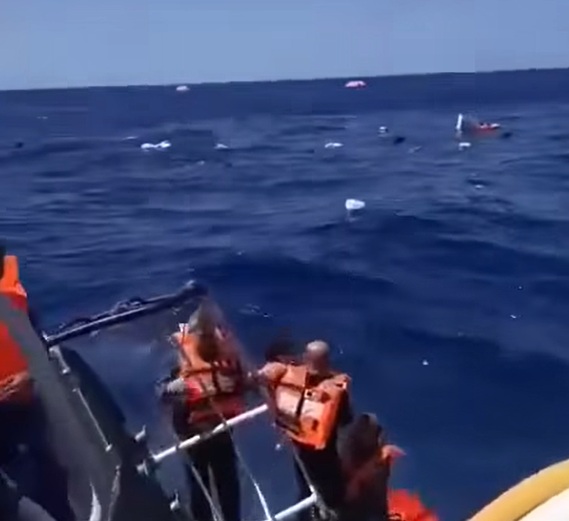 السلطات القبرصية التركية توقف ربان العبارة التي غرقت قبالة الساحل الشمالي لقبرص.. وراح ضحيتها 8 اشخاص السلطات القبرصية التركية توقف ربان العبارة التي غرقت قبالة الساحل الشمالي لقبرص.. وراح ضحيتها 8 اشخاص