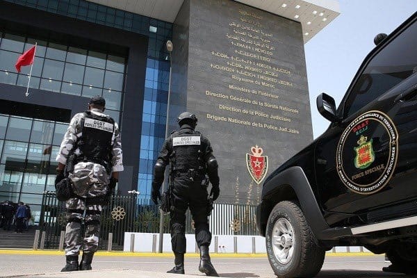 توقيف موظف شرطة يعمل بمدينة الرباط وشقيقته.. للاشتباه في تورطهما في حيازة ونقل وترويج المخدرات والمؤثرات العقلية توقيف موظف شرطة يعمل بمدينة الرباط وشقيقته.. للاشتباه في تورطهما في حيازة ونقل وترويج المخدرات والمؤثرات العقلية