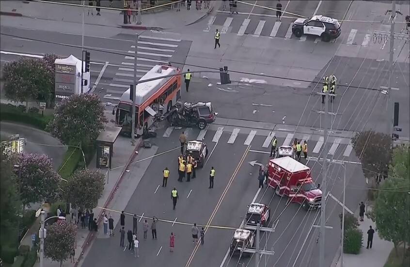تحطم مروحية أثناء تغطية مباشرة لحادث مروري في لوس أنجلوس ومصرع 3 أشخاص تحطم مروحية أثناء تغطية مباشرة لحادث مروري في لوس أنجلوس ومصرع 3 أشخاص